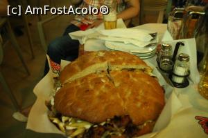 [P05] Un gyros formidabil in pită pe faleza, 6 euro, nu încercați singur!!!  » foto by alexutza
 - 
<span class="allrVoted glyphicon glyphicon-heart hidden" id="av983060"></span>
<a class="m-l-10 hidden" id="sv983060" onclick="voting_Foto_DelVot(,983060,23942)" role="button">șterge vot <span class="glyphicon glyphicon-remove"></span></a>
<a id="v9983060" class=" c-red"  onclick="voting_Foto_SetVot(983060)" role="button"><span class="glyphicon glyphicon-heart-empty"></span> <b>LIKE</b> = Votează poza</a> <img class="hidden"  id="f983060W9" src="/imagini/loader.gif" border="0" /><span class="AjErrMes hidden" id="e983060ErM"></span>