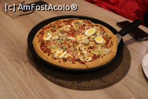 [P47] Sliema, Pizza Hut, Pizza Capricciosa cu șuncă, ciuperci,  ouă și brânză mozzarella » foto by mprofeanu
 - 
<span class="allrVoted glyphicon glyphicon-heart hidden" id="av1274649"></span>
<a class="m-l-10 hidden" id="sv1274649" onclick="voting_Foto_DelVot(,1274649,23969)" role="button">șterge vot <span class="glyphicon glyphicon-remove"></span></a>
<a id="v91274649" class=" c-red"  onclick="voting_Foto_SetVot(1274649)" role="button"><span class="glyphicon glyphicon-heart-empty"></span> <b>LIKE</b> = Votează poza</a> <img class="hidden"  id="f1274649W9" src="/imagini/loader.gif" border="0" /><span class="AjErrMes hidden" id="e1274649ErM"></span>