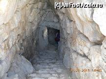 [P10] Izvorul aflat la 15 metri adancine, mana cereasca in timp de asediu. Pana la el sunt 99 de trepte. Din pacate, odata ajunsi acolo, daca nu aveti o lanterna sau un aparat foto cu blitz nu puteti vedea nimic deoarece este foarte intuneric. Deci, luati cu voi o lanterna. » foto by florinbad
 - 
<span class="allrVoted glyphicon glyphicon-heart hidden" id="av190363"></span>
<a class="m-l-10 hidden" id="sv190363" onclick="voting_Foto_DelVot(,190363,23974)" role="button">șterge vot <span class="glyphicon glyphicon-remove"></span></a>
<a id="v9190363" class=" c-red"  onclick="voting_Foto_SetVot(190363)" role="button"><span class="glyphicon glyphicon-heart-empty"></span> <b>LIKE</b> = Votează poza</a> <img class="hidden"  id="f190363W9" src="/imagini/loader.gif" border="0" /><span class="AjErrMes hidden" id="e190363ErM"></span>