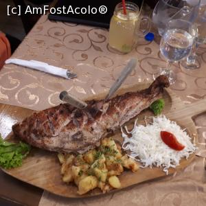[P03] portia uriasa de coaste (1 kg) cu cartofii taranesti foarte gustosi... ar fi mers si un sos :D » foto by Chloe
 - 
<span class="allrVoted glyphicon glyphicon-heart hidden" id="av986264"></span>
<a class="m-l-10 hidden" id="sv986264" onclick="voting_Foto_DelVot(,986264,23985)" role="button">șterge vot <span class="glyphicon glyphicon-remove"></span></a>
<a id="v9986264" class=" c-red"  onclick="voting_Foto_SetVot(986264)" role="button"><span class="glyphicon glyphicon-heart-empty"></span> <b>LIKE</b> = Votează poza</a> <img class="hidden"  id="f986264W9" src="/imagini/loader.gif" border="0" /><span class="AjErrMes hidden" id="e986264ErM"></span>
