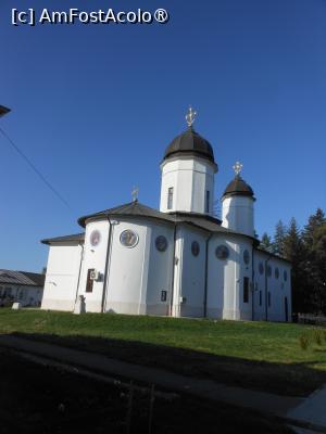 [P03] Mănăstirea Țigănești - Biserica mare, latura nord-estică. » foto by iulianic
 - 
<span class="allrVoted glyphicon glyphicon-heart hidden" id="av1424084"></span>
<a class="m-l-10 hidden" id="sv1424084" onclick="voting_Foto_DelVot(,1424084,24032)" role="button">șterge vot <span class="glyphicon glyphicon-remove"></span></a>
<a id="v91424084" class=" c-red"  onclick="voting_Foto_SetVot(1424084)" role="button"><span class="glyphicon glyphicon-heart-empty"></span> <b>LIKE</b> = Votează poza</a> <img class="hidden"  id="f1424084W9" src="/imagini/loader.gif" border="0" /><span class="AjErrMes hidden" id="e1424084ErM"></span>