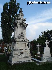 [P15] Manastirea Tiganesti- alt monument in cimitirul manastirii » foto by Diaura*
 - 
<span class="allrVoted glyphicon glyphicon-heart hidden" id="av108796"></span>
<a class="m-l-10 hidden" id="sv108796" onclick="voting_Foto_DelVot(,108796,24032)" role="button">șterge vot <span class="glyphicon glyphicon-remove"></span></a>
<a id="v9108796" class=" c-red"  onclick="voting_Foto_SetVot(108796)" role="button"><span class="glyphicon glyphicon-heart-empty"></span> <b>LIKE</b> = Votează poza</a> <img class="hidden"  id="f108796W9" src="/imagini/loader.gif" border="0" /><span class="AjErrMes hidden" id="e108796ErM"></span>