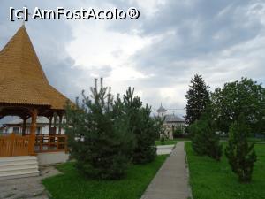 [P19] Alee spre biserica din cimitirul mănăstirii.  » foto by tata123 🔱
 - 
<span class="allrVoted glyphicon glyphicon-heart hidden" id="av989684"></span>
<a class="m-l-10 hidden" id="sv989684" onclick="voting_Foto_DelVot(,989684,24032)" role="button">șterge vot <span class="glyphicon glyphicon-remove"></span></a>
<a id="v9989684" class=" c-red"  onclick="voting_Foto_SetVot(989684)" role="button"><span class="glyphicon glyphicon-heart-empty"></span> <b>LIKE</b> = Votează poza</a> <img class="hidden"  id="f989684W9" src="/imagini/loader.gif" border="0" /><span class="AjErrMes hidden" id="e989684ErM"></span>