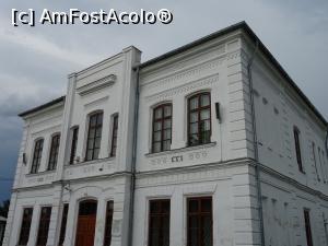 [P02] Clădirea Muzeului (fost Arhondaric) străjuiește piațeta din satul mănăstiresc -Mănăstirea Țigănești.  » foto by tata123 🔱
 - 
<span class="allrVoted glyphicon glyphicon-heart hidden" id="av989656"></span>
<a class="m-l-10 hidden" id="sv989656" onclick="voting_Foto_DelVot(,989656,24032)" role="button">șterge vot <span class="glyphicon glyphicon-remove"></span></a>
<a id="v9989656" class=" c-red"  onclick="voting_Foto_SetVot(989656)" role="button"><span class="glyphicon glyphicon-heart-empty"></span> <b>LIKE</b> = Votează poza</a> <img class="hidden"  id="f989656W9" src="/imagini/loader.gif" border="0" /><span class="AjErrMes hidden" id="e989656ErM"></span>