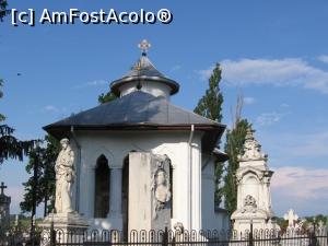 [P20] Biserica „Sf. Treime” și monumentele din cimitir (foto din 2008) - Mănăstirea Țigănești, Ilfov. » foto by tata123 🔱
 - 
<span class="allrVoted glyphicon glyphicon-heart hidden" id="av989685"></span>
<a class="m-l-10 hidden" id="sv989685" onclick="voting_Foto_DelVot(,989685,24032)" role="button">șterge vot <span class="glyphicon glyphicon-remove"></span></a>
<a id="v9989685" class=" c-red"  onclick="voting_Foto_SetVot(989685)" role="button"><span class="glyphicon glyphicon-heart-empty"></span> <b>LIKE</b> = Votează poza</a> <img class="hidden"  id="f989685W9" src="/imagini/loader.gif" border="0" /><span class="AjErrMes hidden" id="e989685ErM"></span>