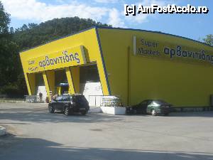 [P02] Yellow Supermaket, un bun punct de reper pentru cei ce merg spre Makryammos si Marble Beach » foto by dorgo
 - 
<span class="allrVoted glyphicon glyphicon-heart hidden" id="av438505"></span>
<a class="m-l-10 hidden" id="sv438505" onclick="voting_Foto_DelVot(,438505,24033)" role="button">șterge vot <span class="glyphicon glyphicon-remove"></span></a>
<a id="v9438505" class=" c-red"  onclick="voting_Foto_SetVot(438505)" role="button"><span class="glyphicon glyphicon-heart-empty"></span> <b>LIKE</b> = Votează poza</a> <img class="hidden"  id="f438505W9" src="/imagini/loader.gif" border="0" /><span class="AjErrMes hidden" id="e438505ErM"></span>