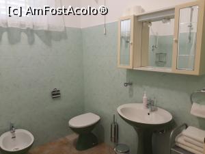 [P30] Two Palms Villa - baia. Observați cât de sus este geamul.  » foto by Aurici
 - 
<span class="allrVoted glyphicon glyphicon-heart hidden" id="av990171"></span>
<a class="m-l-10 hidden" id="sv990171" onclick="voting_Foto_DelVot(,990171,24044)" role="button">șterge vot <span class="glyphicon glyphicon-remove"></span></a>
<a id="v9990171" class=" c-red"  onclick="voting_Foto_SetVot(990171)" role="button"><span class="glyphicon glyphicon-heart-empty"></span> <b>LIKE</b> = Votează poza</a> <img class="hidden"  id="f990171W9" src="/imagini/loader.gif" border="0" /><span class="AjErrMes hidden" id="e990171ErM"></span>