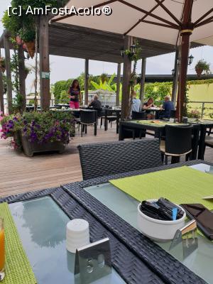 [P52] la restaurant » foto by robert
 - 
<span class="allrVoted glyphicon glyphicon-heart hidden" id="av991331"></span>
<a class="m-l-10 hidden" id="sv991331" onclick="voting_Foto_DelVot(,991331,24061)" role="button">șterge vot <span class="glyphicon glyphicon-remove"></span></a>
<a id="v9991331" class=" c-red"  onclick="voting_Foto_SetVot(991331)" role="button"><span class="glyphicon glyphicon-heart-empty"></span> <b>LIKE</b> = Votează poza</a> <img class="hidden"  id="f991331W9" src="/imagini/loader.gif" border="0" /><span class="AjErrMes hidden" id="e991331ErM"></span>