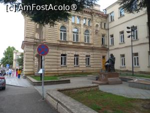 [P29] Școala Publică și statuia lui Ekvtime Takaishvili

  » foto by Mika
 - 
<span class="allrVoted glyphicon glyphicon-heart hidden" id="av1402313"></span>
<a class="m-l-10 hidden" id="sv1402313" onclick="voting_Foto_DelVot(,1402313,24079)" role="button">șterge vot <span class="glyphicon glyphicon-remove"></span></a>
<a id="v91402313" class=" c-red"  onclick="voting_Foto_SetVot(1402313)" role="button"><span class="glyphicon glyphicon-heart-empty"></span> <b>LIKE</b> = Votează poza</a> <img class="hidden"  id="f1402313W9" src="/imagini/loader.gif" border="0" /><span class="AjErrMes hidden" id="e1402313ErM"></span>