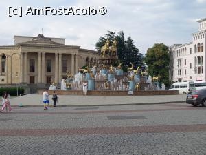 [P32] <strong>Fantana Colchis și </strong>

<strong>Teatrul Meskishvili in spate </strong> » foto by Mika
 - 
<span class="allrVoted glyphicon glyphicon-heart hidden" id="av1402316"></span>
<a class="m-l-10 hidden" id="sv1402316" onclick="voting_Foto_DelVot(,1402316,24079)" role="button">șterge vot <span class="glyphicon glyphicon-remove"></span></a>
<a id="v91402316" class=" c-red"  onclick="voting_Foto_SetVot(1402316)" role="button"><span class="glyphicon glyphicon-heart-empty"></span> <b>LIKE</b> = Votează poza</a> <img class="hidden"  id="f1402316W9" src="/imagini/loader.gif" border="0" /><span class="AjErrMes hidden" id="e1402316ErM"></span>