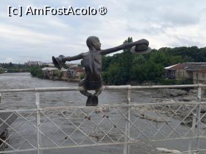 [P07] Podul Albu și <strong>Băiatul lui Picasso</strong> » foto by Mika
 - 
<span class="allrVoted glyphicon glyphicon-heart hidden" id="av1402291"></span>
<a class="m-l-10 hidden" id="sv1402291" onclick="voting_Foto_DelVot(,1402291,24079)" role="button">șterge vot <span class="glyphicon glyphicon-remove"></span></a>
<a id="v91402291" class=" c-red"  onclick="voting_Foto_SetVot(1402291)" role="button"><span class="glyphicon glyphicon-heart-empty"></span> <b>LIKE</b> = Votează poza</a> <img class="hidden"  id="f1402291W9" src="/imagini/loader.gif" border="0" /><span class="AjErrMes hidden" id="e1402291ErM"></span>