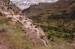 [P10] O alta bucatica din Vardzia - putea adaposti 20 000 de oameni.  » foto by aschimodius
 - 
<span class="allrVoted glyphicon glyphicon-heart hidden" id="av1003085"></span>
<a class="m-l-10 hidden" id="sv1003085" onclick="voting_Foto_DelVot(,1003085,24079)" role="button">șterge vot <span class="glyphicon glyphicon-remove"></span></a>
<a id="v91003085" class=" c-red"  onclick="voting_Foto_SetVot(1003085)" role="button"><span class="glyphicon glyphicon-heart-empty"></span> <b>LIKE</b> = Votează poza</a> <img class="hidden"  id="f1003085W9" src="/imagini/loader.gif" border="0" /><span class="AjErrMes hidden" id="e1003085ErM"></span>