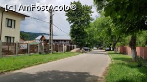 [P02] Pe stradă, în fața pensiunii Holiday (aflată pe partea stângă). Zona este liniștită. » foto by Floryn81
 - 
<span class="allrVoted glyphicon glyphicon-heart hidden" id="av993566"></span>
<a class="m-l-10 hidden" id="sv993566" onclick="voting_Foto_DelVot(,993566,24100)" role="button">șterge vot <span class="glyphicon glyphicon-remove"></span></a>
<a id="v9993566" class=" c-red"  onclick="voting_Foto_SetVot(993566)" role="button"><span class="glyphicon glyphicon-heart-empty"></span> <b>LIKE</b> = Votează poza</a> <img class="hidden"  id="f993566W9" src="/imagini/loader.gif" border="0" /><span class="AjErrMes hidden" id="e993566ErM"></span>