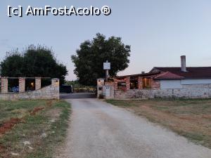 [P29] Restaurant La Vigna văzut de pe aleea ce vine din șosea » foto by crismis
 - 
<span class="allrVoted glyphicon glyphicon-heart hidden" id="av1353391"></span>
<a class="m-l-10 hidden" id="sv1353391" onclick="voting_Foto_DelVot(,1353391,24110)" role="button">șterge vot <span class="glyphicon glyphicon-remove"></span></a>
<a id="v91353391" class=" c-red"  onclick="voting_Foto_SetVot(1353391)" role="button"><span class="glyphicon glyphicon-heart-empty"></span> <b>LIKE</b> = Votează poza</a> <img class="hidden"  id="f1353391W9" src="/imagini/loader.gif" border="0" /><span class="AjErrMes hidden" id="e1353391ErM"></span>