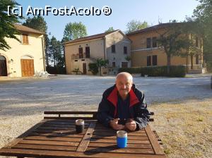 [P17] Ne bem cafeau si citim stirile. In spate se vad toate cele trei cladiri de la locatie, primele doua din stanga se inchiriaza » foto by DOINITA
 - 
<span class="allrVoted glyphicon glyphicon-heart hidden" id="av993912"></span>
<a class="m-l-10 hidden" id="sv993912" onclick="voting_Foto_DelVot(,993912,24111)" role="button">șterge vot <span class="glyphicon glyphicon-remove"></span></a>
<a id="v9993912" class=" c-red"  onclick="voting_Foto_SetVot(993912)" role="button"><span class="glyphicon glyphicon-heart-empty"></span> <b>LIKE</b> = Votează poza</a> <img class="hidden"  id="f993912W9" src="/imagini/loader.gif" border="0" /><span class="AjErrMes hidden" id="e993912ErM"></span>