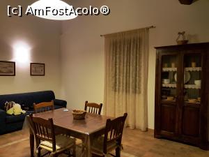 [P18] Sa va poftesc in interiorul pensiunii, sufrageria cu locul de servit masa, daca vrei sa gatesti.  » foto by DOINITA
 - 
<span class="allrVoted glyphicon glyphicon-heart hidden" id="av993913"></span>
<a class="m-l-10 hidden" id="sv993913" onclick="voting_Foto_DelVot(,993913,24111)" role="button">șterge vot <span class="glyphicon glyphicon-remove"></span></a>
<a id="v9993913" class=" c-red"  onclick="voting_Foto_SetVot(993913)" role="button"><span class="glyphicon glyphicon-heart-empty"></span> <b>LIKE</b> = Votează poza</a> <img class="hidden"  id="f993913W9" src="/imagini/loader.gif" border="0" /><span class="AjErrMes hidden" id="e993913ErM"></span>