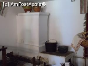 [P12] Sobă cu plită, în Casa mică.  » foto by mihaelavoicu
 - 
<span class="allrVoted glyphicon glyphicon-heart hidden" id="av998841"></span>
<a class="m-l-10 hidden" id="sv998841" onclick="voting_Foto_DelVot(,998841,24135)" role="button">șterge vot <span class="glyphicon glyphicon-remove"></span></a>
<a id="v9998841" class=" c-red"  onclick="voting_Foto_SetVot(998841)" role="button"><span class="glyphicon glyphicon-heart-empty"></span> <b>LIKE</b> = Votează poza</a> <img class="hidden"  id="f998841W9" src="/imagini/loader.gif" border="0" /><span class="AjErrMes hidden" id="e998841ErM"></span>