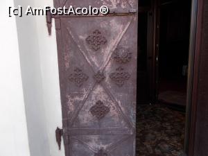 [P02] Biserica Sf. Nicolae. Ușa de intrare.  » foto by mihaelavoicu
 - 
<span class="allrVoted glyphicon glyphicon-heart hidden" id="av998827"></span>
<a class="m-l-10 hidden" id="sv998827" onclick="voting_Foto_DelVot(,998827,24135)" role="button">șterge vot <span class="glyphicon glyphicon-remove"></span></a>
<a id="v9998827" class=" c-red"  onclick="voting_Foto_SetVot(998827)" role="button"><span class="glyphicon glyphicon-heart-empty"></span> <b>LIKE</b> = Votează poza</a> <img class="hidden"  id="f998827W9" src="/imagini/loader.gif" border="0" /><span class="AjErrMes hidden" id="e998827ErM"></span>