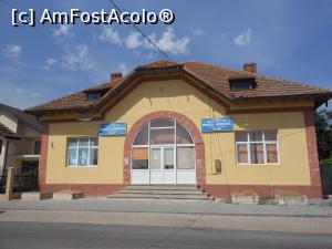 [P01] Fetești - Muzeul municipal 'Anghel Saligny' și Biblioteca municipală 'Ion Vlad'.  » foto by iulianic
 - 
<span class="allrVoted glyphicon glyphicon-heart hidden" id="av1001305"></span>
<a class="m-l-10 hidden" id="sv1001305" onclick="voting_Foto_DelVot(,1001305,24182)" role="button">șterge vot <span class="glyphicon glyphicon-remove"></span></a>
<a id="v91001305" class=" c-red"  onclick="voting_Foto_SetVot(1001305)" role="button"><span class="glyphicon glyphicon-heart-empty"></span> <b>LIKE</b> = Votează poza</a> <img class="hidden"  id="f1001305W9" src="/imagini/loader.gif" border="0" /><span class="AjErrMes hidden" id="e1001305ErM"></span>