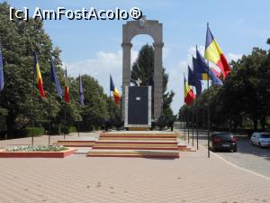 [P11] Fetești - Monumentul Eroilor din Fetești-Gară.  » foto by iulianic
 - 
<span class="allrVoted glyphicon glyphicon-heart hidden" id="av1001315"></span>
<a class="m-l-10 hidden" id="sv1001315" onclick="voting_Foto_DelVot(,1001315,24182)" role="button">șterge vot <span class="glyphicon glyphicon-remove"></span></a>
<a id="v91001315" class=" c-red"  onclick="voting_Foto_SetVot(1001315)" role="button"><span class="glyphicon glyphicon-heart-empty"></span> <b>LIKE</b> = Votează poza</a> <img class="hidden"  id="f1001315W9" src="/imagini/loader.gif" border="0" /><span class="AjErrMes hidden" id="e1001315ErM"></span>