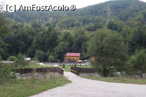 [P01] Pensiunea Roberto din Ciungetu, Vâlcea, frumos așezată, Podul și Poarta de la intrare » foto by mprofeanu
 - 
<span class="allrVoted glyphicon glyphicon-heart hidden" id="av1391803"></span>
<a class="m-l-10 hidden" id="sv1391803" onclick="voting_Foto_DelVot(,1391803,24195)" role="button">șterge vot <span class="glyphicon glyphicon-remove"></span></a>
<a id="v91391803" class=" c-red"  onclick="voting_Foto_SetVot(1391803)" role="button"><span class="glyphicon glyphicon-heart-empty"></span> <b>LIKE</b> = Votează poza</a> <img class="hidden"  id="f1391803W9" src="/imagini/loader.gif" border="0" /><span class="AjErrMes hidden" id="e1391803ErM"></span>