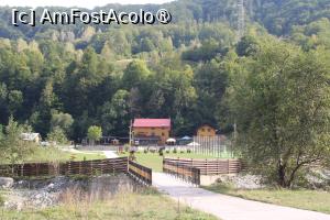 [P02] Pensiunea Roberto din Ciungetu, Vâlcea, Podul și Poarta de la intrare » foto by mprofeanu
 - 
<span class="allrVoted glyphicon glyphicon-heart hidden" id="av1391804"></span>
<a class="m-l-10 hidden" id="sv1391804" onclick="voting_Foto_DelVot(,1391804,24195)" role="button">șterge vot <span class="glyphicon glyphicon-remove"></span></a>
<a id="v91391804" class=" c-red"  onclick="voting_Foto_SetVot(1391804)" role="button"><span class="glyphicon glyphicon-heart-empty"></span> <b>LIKE</b> = Votează poza</a> <img class="hidden"  id="f1391804W9" src="/imagini/loader.gif" border="0" /><span class="AjErrMes hidden" id="e1391804ErM"></span>