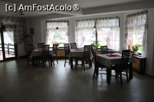 [P30] Pensiunea Roberto din Ciungetu, Vâlcea, Restaurantul » foto by mprofeanu
 - 
<span class="allrVoted glyphicon glyphicon-heart hidden" id="av1391832"></span>
<a class="m-l-10 hidden" id="sv1391832" onclick="voting_Foto_DelVot(,1391832,24195)" role="button">șterge vot <span class="glyphicon glyphicon-remove"></span></a>
<a id="v91391832" class=" c-red"  onclick="voting_Foto_SetVot(1391832)" role="button"><span class="glyphicon glyphicon-heart-empty"></span> <b>LIKE</b> = Votează poza</a> <img class="hidden"  id="f1391832W9" src="/imagini/loader.gif" border="0" /><span class="AjErrMes hidden" id="e1391832ErM"></span>