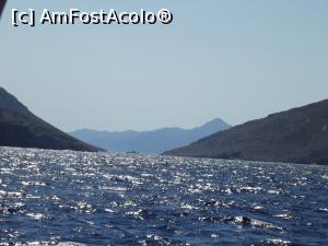 [P52] 'Culoarul' îngust dintre insulița Nimos și un „colț” din Symi » foto by irinad
 - 
<span class="allrVoted glyphicon glyphicon-heart hidden" id="av1000051"></span>
<a class="m-l-10 hidden" id="sv1000051" onclick="voting_Foto_DelVot(,1000051,24208)" role="button">șterge vot <span class="glyphicon glyphicon-remove"></span></a>
<a id="v91000051" class=" c-red"  onclick="voting_Foto_SetVot(1000051)" role="button"><span class="glyphicon glyphicon-heart-empty"></span> <b>LIKE</b> = Votează poza</a> <img class="hidden"  id="f1000051W9" src="/imagini/loader.gif" border="0" /><span class="AjErrMes hidden" id="e1000051ErM"></span>