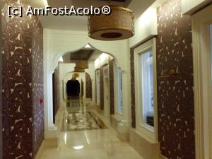 [P39] In hotel, pe hol » foto by Yoda
 - 
<span class="allrVoted glyphicon glyphicon-heart hidden" id="av1280071"></span>
<a class="m-l-10 hidden" id="sv1280071" onclick="voting_Foto_DelVot(,1280071,24210)" role="button">șterge vot <span class="glyphicon glyphicon-remove"></span></a>
<a id="v91280071" class=" c-red"  onclick="voting_Foto_SetVot(1280071)" role="button"><span class="glyphicon glyphicon-heart-empty"></span> <b>LIKE</b> = Votează poza</a> <img class="hidden"  id="f1280071W9" src="/imagini/loader.gif" border="0" /><span class="AjErrMes hidden" id="e1280071ErM"></span>