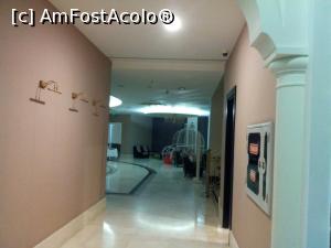 [P40] In hotel, pe hol » foto by Yoda
 - 
<span class="allrVoted glyphicon glyphicon-heart hidden" id="av1280072"></span>
<a class="m-l-10 hidden" id="sv1280072" onclick="voting_Foto_DelVot(,1280072,24210)" role="button">șterge vot <span class="glyphicon glyphicon-remove"></span></a>
<a id="v91280072" class=" c-red"  onclick="voting_Foto_SetVot(1280072)" role="button"><span class="glyphicon glyphicon-heart-empty"></span> <b>LIKE</b> = Votează poza</a> <img class="hidden"  id="f1280072W9" src="/imagini/loader.gif" border="0" /><span class="AjErrMes hidden" id="e1280072ErM"></span>