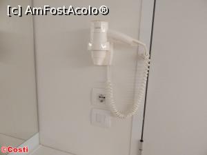 [P29] Este disponibil și un uscător de păr.  » foto by Costi
 - 
<span class="allrVoted glyphicon glyphicon-heart hidden" id="av1004694"></span>
<a class="m-l-10 hidden" id="sv1004694" onclick="voting_Foto_DelVot(,1004694,24246)" role="button">șterge vot <span class="glyphicon glyphicon-remove"></span></a>
<a id="v91004694" class=" c-red"  onclick="voting_Foto_SetVot(1004694)" role="button"><span class="glyphicon glyphicon-heart-empty"></span> <b>LIKE</b> = Votează poza</a> <img class="hidden"  id="f1004694W9" src="/imagini/loader.gif" border="0" /><span class="AjErrMes hidden" id="e1004694ErM"></span>