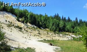 [P11] Vedere parțială asupra fostei cariere de cinabru (sulfură de mercur), parțial ecologizată » foto by Lucien
 - 
<span class="allrVoted glyphicon glyphicon-heart hidden" id="av811803"></span>
<a class="m-l-10 hidden" id="sv811803" onclick="voting_Foto_DelVot(,811803,24266)" role="button">șterge vot <span class="glyphicon glyphicon-remove"></span></a>
<a id="v9811803" class=" c-red"  onclick="voting_Foto_SetVot(811803)" role="button"><span class="glyphicon glyphicon-heart-empty"></span> <b>LIKE</b> = Votează poza</a> <img class="hidden"  id="f811803W9" src="/imagini/loader.gif" border="0" /><span class="AjErrMes hidden" id="e811803ErM"></span>