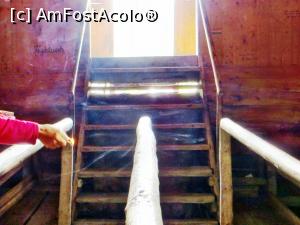 [P08] Experiment cu chibritul aprins în Mofeta III. Flacăra se stinge brusc la contactul cu gazul mofetic. Fumul se așterne pe gazul mofetic, fiind antrenat spre ieșire.  » foto by Lucien
 - 
<span class="allrVoted glyphicon glyphicon-heart hidden" id="av811800"></span>
<a class="m-l-10 hidden" id="sv811800" onclick="voting_Foto_DelVot(,811800,24266)" role="button">șterge vot <span class="glyphicon glyphicon-remove"></span></a>
<a id="v9811800" class=" c-red"  onclick="voting_Foto_SetVot(811800)" role="button"><span class="glyphicon glyphicon-heart-empty"></span> <b>LIKE</b> = Votează poza</a> <img class="hidden"  id="f811800W9" src="/imagini/loader.gif" border="0" /><span class="AjErrMes hidden" id="e811800ErM"></span>