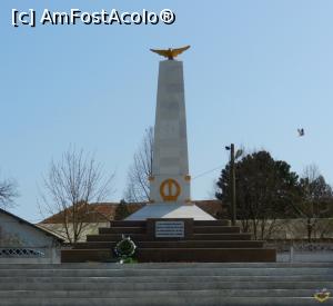 [P02] Monumentul Eroilor Români » foto by Mine Field
 - 
<span class="allrVoted glyphicon glyphicon-heart hidden" id="av1042569"></span>
<a class="m-l-10 hidden" id="sv1042569" onclick="voting_Foto_DelVot(,1042569,24271)" role="button">șterge vot <span class="glyphicon glyphicon-remove"></span></a>
<a id="v91042569" class=" c-red"  onclick="voting_Foto_SetVot(1042569)" role="button"><span class="glyphicon glyphicon-heart-empty"></span> <b>LIKE</b> = Votează poza</a> <img class="hidden"  id="f1042569W9" src="/imagini/loader.gif" border="0" /><span class="AjErrMes hidden" id="e1042569ErM"></span>