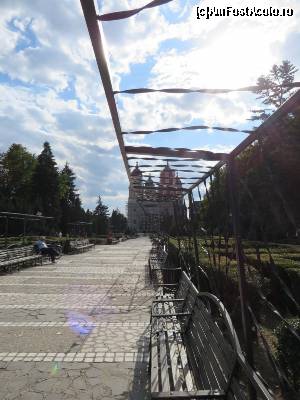 [P21] Catedrala Mitropolitană din Iași - văzută din parcul ce face legătura cu Teatrul Național.  » foto by tata123 🔱
 - 
<span class="allrVoted glyphicon glyphicon-heart hidden" id="av682307"></span>
<a class="m-l-10 hidden" id="sv682307" onclick="voting_Foto_DelVot(,682307,24312)" role="button">șterge vot <span class="glyphicon glyphicon-remove"></span></a>
<a id="v9682307" class=" c-red"  onclick="voting_Foto_SetVot(682307)" role="button"><span class="glyphicon glyphicon-heart-empty"></span> <b>LIKE</b> = Votează poza</a> <img class="hidden"  id="f682307W9" src="/imagini/loader.gif" border="0" /><span class="AjErrMes hidden" id="e682307ErM"></span>