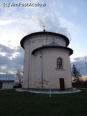 [P14] Altarul beneficiază de o intrare separată - Biserica rotundă din Lețcani.  » foto by tata123 🔱
 - 
<span class="allrVoted glyphicon glyphicon-heart hidden" id="av933264"></span>
<a class="m-l-10 hidden" id="sv933264" onclick="voting_Foto_DelVot(,933264,24312)" role="button">șterge vot <span class="glyphicon glyphicon-remove"></span></a>
<a id="v9933264" class=" c-red"  onclick="voting_Foto_SetVot(933264)" role="button"><span class="glyphicon glyphicon-heart-empty"></span> <b>LIKE</b> = Votează poza</a> <img class="hidden"  id="f933264W9" src="/imagini/loader.gif" border="0" /><span class="AjErrMes hidden" id="e933264ErM"></span>