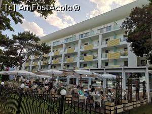 [P01] Mera Brise Hotel și terasa restaurantului văzute din aleea de promenadă » foto by crismis
 - 
<span class="allrVoted glyphicon glyphicon-heart hidden" id="av1139241"></span>
<a class="m-l-10 hidden" id="sv1139241" onclick="voting_Foto_DelVot(,1139241,24327)" role="button">șterge vot <span class="glyphicon glyphicon-remove"></span></a>
<a id="v91139241" class=" c-red"  onclick="voting_Foto_SetVot(1139241)" role="button"><span class="glyphicon glyphicon-heart-empty"></span> <b>LIKE</b> = Votează poza</a> <img class="hidden"  id="f1139241W9" src="/imagini/loader.gif" border="0" /><span class="AjErrMes hidden" id="e1139241ErM"></span>