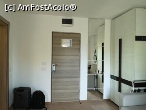 [P10] Mera Brise Hotel; camera; în față ușa de intrare în cameră, în stânga cea spre baie » foto by crismis
 - 
<span class="allrVoted glyphicon glyphicon-heart hidden" id="av1139250"></span>
<a class="m-l-10 hidden" id="sv1139250" onclick="voting_Foto_DelVot(,1139250,24327)" role="button">șterge vot <span class="glyphicon glyphicon-remove"></span></a>
<a id="v91139250" class=" c-red"  onclick="voting_Foto_SetVot(1139250)" role="button"><span class="glyphicon glyphicon-heart-empty"></span> <b>LIKE</b> = Votează poza</a> <img class="hidden"  id="f1139250W9" src="/imagini/loader.gif" border="0" /><span class="AjErrMes hidden" id="e1139250ErM"></span>