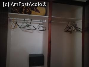 [P25] Conținutul dulapului din hol » foto by crismis
 - 
<span class="allrVoted glyphicon glyphicon-heart hidden" id="av1010419"></span>
<a class="m-l-10 hidden" id="sv1010419" onclick="voting_Foto_DelVot(,1010419,24339)" role="button">șterge vot <span class="glyphicon glyphicon-remove"></span></a>
<a id="v91010419" class=" c-red"  onclick="voting_Foto_SetVot(1010419)" role="button"><span class="glyphicon glyphicon-heart-empty"></span> <b>LIKE</b> = Votează poza</a> <img class="hidden"  id="f1010419W9" src="/imagini/loader.gif" border="0" /><span class="AjErrMes hidden" id="e1010419ErM"></span>