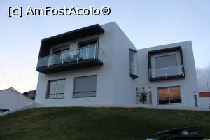 [P03] Insula Faial, Horta, Pensiunea Monte da Guia, Fereastra cu jaluzeaua ridicată din stânga este de la camera în care am stat » foto by mprofeanu
 - 
<span class="allrVoted glyphicon glyphicon-heart hidden" id="av1011350"></span>
<a class="m-l-10 hidden" id="sv1011350" onclick="voting_Foto_DelVot(,1011350,24353)" role="button">șterge vot <span class="glyphicon glyphicon-remove"></span></a>
<a id="v91011350" class=" c-red"  onclick="voting_Foto_SetVot(1011350)" role="button"><span class="glyphicon glyphicon-heart-empty"></span> <b>LIKE</b> = Votează poza</a> <img class="hidden"  id="f1011350W9" src="/imagini/loader.gif" border="0" /><span class="AjErrMes hidden" id="e1011350ErM"></span>