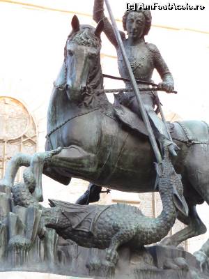 [P10] Statuie - copie în bronz a primei statui ecvestre publice sculptată de doi români la 1373.  » foto by tata123 🔱
 - 
<span class="allrVoted glyphicon glyphicon-heart hidden" id="av599578"></span>
<a class="m-l-10 hidden" id="sv599578" onclick="voting_Foto_DelVot(,599578,24360)" role="button">șterge vot <span class="glyphicon glyphicon-remove"></span></a>
<a id="v9599578" class=" c-red"  onclick="voting_Foto_SetVot(599578)" role="button"><span class="glyphicon glyphicon-heart-empty"></span> <b>LIKE</b> = Votează poza</a> <img class="hidden"  id="f599578W9" src="/imagini/loader.gif" border="0" /><span class="AjErrMes hidden" id="e599578ErM"></span>