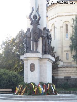 [P26] Monumentul „Glorie ostașului român” - în spatele Catedralei ortodoxe.  » foto by tata123 🔱
 - 
<span class="allrVoted glyphicon glyphicon-heart hidden" id="av599594"></span>
<a class="m-l-10 hidden" id="sv599594" onclick="voting_Foto_DelVot(,599594,24360)" role="button">șterge vot <span class="glyphicon glyphicon-remove"></span></a>
<a id="v9599594" class=" c-red"  onclick="voting_Foto_SetVot(599594)" role="button"><span class="glyphicon glyphicon-heart-empty"></span> <b>LIKE</b> = Votează poza</a> <img class="hidden"  id="f599594W9" src="/imagini/loader.gif" border="0" /><span class="AjErrMes hidden" id="e599594ErM"></span>