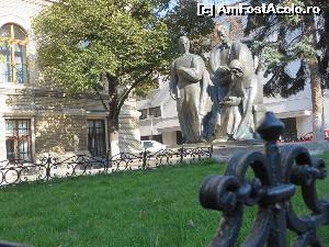 [P35] Grupul statuar „Școala Ardeleană”.  » foto by tata123 🔱
 - 
<span class="allrVoted glyphicon glyphicon-heart hidden" id="av599603"></span>
<a class="m-l-10 hidden" id="sv599603" onclick="voting_Foto_DelVot(,599603,24360)" role="button">șterge vot <span class="glyphicon glyphicon-remove"></span></a>
<a id="v9599603" class=" c-red"  onclick="voting_Foto_SetVot(599603)" role="button"><span class="glyphicon glyphicon-heart-empty"></span> <b>LIKE</b> = Votează poza</a> <img class="hidden"  id="f599603W9" src="/imagini/loader.gif" border="0" /><span class="AjErrMes hidden" id="e599603ErM"></span>