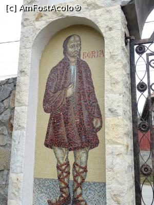 [P08] Mozaic pe stâlpul porții de acces în incintă - Mănăstirea Feleacu, Cluj.  » foto by tata123 🔱
 - 
<span class="allrVoted glyphicon glyphicon-heart hidden" id="av1033413"></span>
<a class="m-l-10 hidden" id="sv1033413" onclick="voting_Foto_DelVot(,1033413,24360)" role="button">șterge vot <span class="glyphicon glyphicon-remove"></span></a>
<a id="v91033413" class=" c-red"  onclick="voting_Foto_SetVot(1033413)" role="button"><span class="glyphicon glyphicon-heart-empty"></span> <b>LIKE</b> = Votează poza</a> <img class="hidden"  id="f1033413W9" src="/imagini/loader.gif" border="0" /><span class="AjErrMes hidden" id="e1033413ErM"></span>