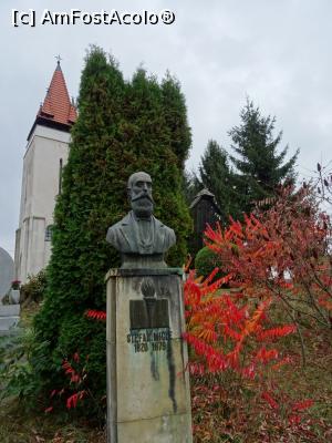 [P17] Bust Ștefan Micle - Biserica „Sf. Cuvioasa Paraschiva” - Feleacu, Cluj.  » foto by tata123 🔱
 - 
<span class="allrVoted glyphicon glyphicon-heart hidden" id="av1041934"></span>
<a class="m-l-10 hidden" id="sv1041934" onclick="voting_Foto_DelVot(,1041934,24360)" role="button">șterge vot <span class="glyphicon glyphicon-remove"></span></a>
<a id="v91041934" class=" c-red"  onclick="voting_Foto_SetVot(1041934)" role="button"><span class="glyphicon glyphicon-heart-empty"></span> <b>LIKE</b> = Votează poza</a> <img class="hidden"  id="f1041934W9" src="/imagini/loader.gif" border="0" /><span class="AjErrMes hidden" id="e1041934ErM"></span>