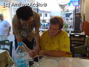 [P06] Ești amabil să-mi scrii în carnețel cu litere latine denumirea tavernei?  » foto by Carmen Ion
 - 
<span class="allrVoted glyphicon glyphicon-heart hidden" id="av1013019"></span>
<a class="m-l-10 hidden" id="sv1013019" onclick="voting_Foto_DelVot(,1013019,24373)" role="button">șterge vot <span class="glyphicon glyphicon-remove"></span></a>
<a id="v91013019" class=" c-red"  onclick="voting_Foto_SetVot(1013019)" role="button"><span class="glyphicon glyphicon-heart-empty"></span> <b>LIKE</b> = Votează poza</a> <img class="hidden"  id="f1013019W9" src="/imagini/loader.gif" border="0" /><span class="AjErrMes hidden" id="e1013019ErM"></span>