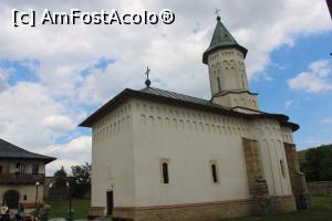[P18] Mănăstirea Teodoreni, Biserica, Intrarea în Pridvor, fațada sudică și Turla de formă octogonală » foto by mprofeanu
 - 
<span class="allrVoted glyphicon glyphicon-heart hidden" id="av1314152"></span>
<a class="m-l-10 hidden" id="sv1314152" onclick="voting_Foto_DelVot(,1314152,24390)" role="button">șterge vot <span class="glyphicon glyphicon-remove"></span></a>
<a id="v91314152" class=" c-red"  onclick="voting_Foto_SetVot(1314152)" role="button"><span class="glyphicon glyphicon-heart-empty"></span> <b>LIKE</b> = Votează poza</a> <img class="hidden"  id="f1314152W9" src="/imagini/loader.gif" border="0" /><span class="AjErrMes hidden" id="e1314152ErM"></span>