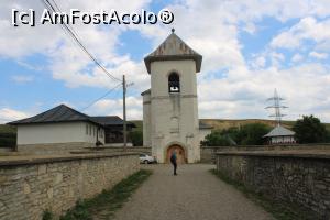 [P02] Mănăstirea Teodoreni, Pe alee spre Turnul Clopotniță » foto by mprofeanu
 - 
<span class="allrVoted glyphicon glyphicon-heart hidden" id="av1314136"></span>
<a class="m-l-10 hidden" id="sv1314136" onclick="voting_Foto_DelVot(,1314136,24390)" role="button">șterge vot <span class="glyphicon glyphicon-remove"></span></a>
<a id="v91314136" class=" c-red"  onclick="voting_Foto_SetVot(1314136)" role="button"><span class="glyphicon glyphicon-heart-empty"></span> <b>LIKE</b> = Votează poza</a> <img class="hidden"  id="f1314136W9" src="/imagini/loader.gif" border="0" /><span class="AjErrMes hidden" id="e1314136ErM"></span>