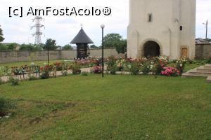 [P20] Mănăstirea Teodoreni, Iarbă verde, flori multicolore lânga Clopotniță și Fântână » foto by mprofeanu
 - 
<span class="allrVoted glyphicon glyphicon-heart hidden" id="av1314154"></span>
<a class="m-l-10 hidden" id="sv1314154" onclick="voting_Foto_DelVot(,1314154,24390)" role="button">șterge vot <span class="glyphicon glyphicon-remove"></span></a>
<a id="v91314154" class=" c-red"  onclick="voting_Foto_SetVot(1314154)" role="button"><span class="glyphicon glyphicon-heart-empty"></span> <b>LIKE</b> = Votează poza</a> <img class="hidden"  id="f1314154W9" src="/imagini/loader.gif" border="0" /><span class="AjErrMes hidden" id="e1314154ErM"></span>