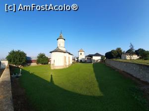 [P21] Mănăstirea Teodoreni văzută de partea de est, zona altarului și zidurile ce o înconjoară... » foto by mprofeanu <span class="label label-default labelC_thin small">NEVOTABILĂ</span>